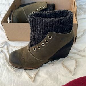 Sorel boots Joanie Sweater size 10